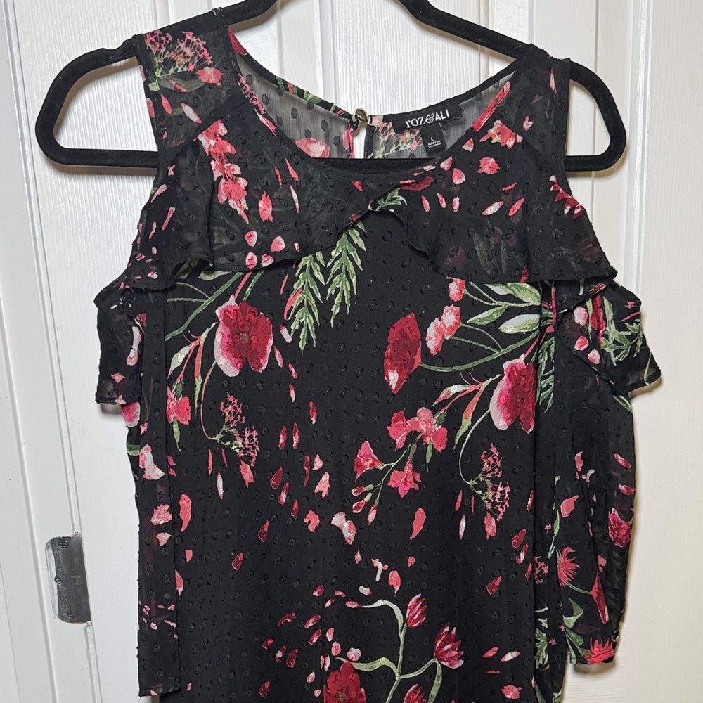 Roz & Ali Black and Pink Floral Cold Shoulder Blouse